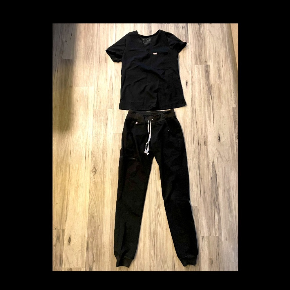 FIGS XS Black Jogger Scrubs!
